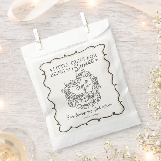 Beige Bow Retro Heart Coquette Cake Galentine Geschenktütchen (Ausgeschnitten)