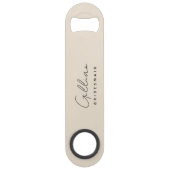 Beige Bridesmaid Minimalistisch Script Bottle Open Speed Flaschenöffner (Vorderseite)