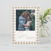 Beige Buffalo Plaid with Photo Christmas Card Einladung (Stehend Vorderseite)