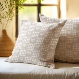 Beige Büffel-Karo-Patchwork-Herzen Kissen