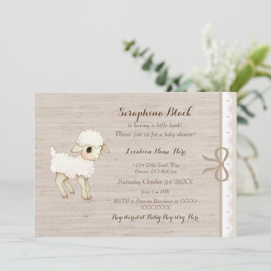 Beige Burlap Baby Sheep Little Lamb Baby Dusche Einladung (Stehend Vorderseite)