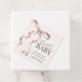 Beige Coquette Bow Girl Babydusche Geschenkanhänger (Beispiel)