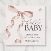 Beige Coquette Bow Girl Babydusche Geschenkanhänger (Rückseite)