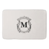 Beige Custom Monogram Crest Badematte (Vorderseite)