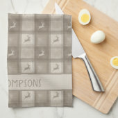 Beige Deer Plaid With Custom Family Name Christmas Geschirrtuch (Viertel Falte)