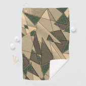 Beige dreieckige Ausschnitt auf dunkelgrünem Hinte Golfhandtuch (Insitu)