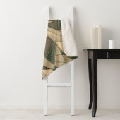 Beige dreieckige Ausschnitt auf dunkelgrünem Hinte Sherpadecke (Beispiel)