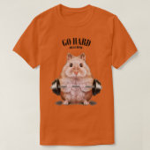 Beige Dwarf Hamster Muscle Training Weightlifting T-Shirt (Design vorne)
