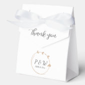 Beige Einfache Herzkranz-Monogramm-Hochzeit Geschenkschachtel (Vorderseite)