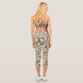 Beige Einzigartiges Schwarzweiß-Muster Capri Leggings (Rückseite)