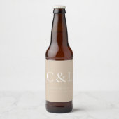 Beige Elegant Minimalistisch Wedding Monogram Bierflaschenetikett (Vorderseite)
