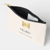 Beige Firmenlogo-Monogramm Zubehörtasche (Offen)