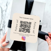 Beige Firmenname qr Codeinstagramm Quadratischer Aufkleber