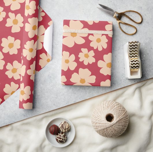 Beige Floral Wrapping Paper Geschenkpapier (Kunsthandwerk)