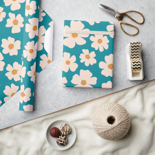 Beige Floral Wrapping Paper Geschenkpapier (Kunsthandwerk)
