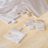 Beige flüssige Marmor, Goldlinienkunst. Puzzle (Seite)