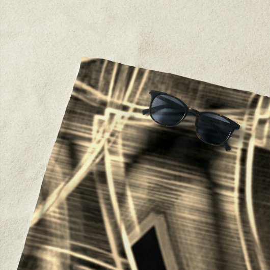 Beige gebogene Bänder, kontrastiert mit geprägten  Strandtuch (Beispiel)