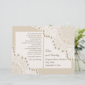 Beige gefaltete Hochzeitsfeier mit weißer Spitze u (Stehend Vorderseite)