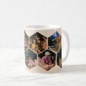 Beige geometrische Sechseck-Foto-Collage-Kaffeetas Kaffeetasse (VorderseiteRechts)