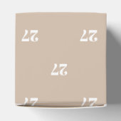 Beige Geschenke mit weißer Anfangsbuchstabe anpass Geschenkschachtel (Oben)