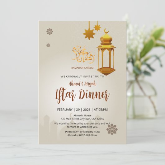 Beige Gold Lantern & Mosque Ramadan Iftar Einladung (Stehend Vorderseite)