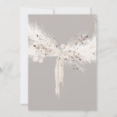 Beige Gray White Floral Feathers Brautparty Einladung (Rückseite)