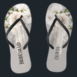 Beige Gray White Floral Weddinig Bridesmaid Custom Badesandalen<br><div class="desc">Sie werden diese elegante und schicke,  beige graue Textur mit geometrischen,  weißen Perlen mit botanischen Blumen-Ponys Liebe. Es stehen passende Produkte und Einladungen zur Verfügung. Sie können den Text für Ihre Bedürfnisse ändern.</div>