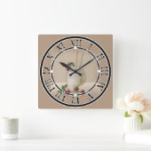 Beige Grunge Retro Vintager Cocktailkirsche Quadratische Wanduhr (Zuhause)