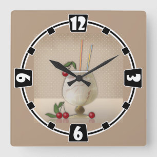 Beige Grunge Retro Vintager Cocktailkirsche Quadratische Wanduhr