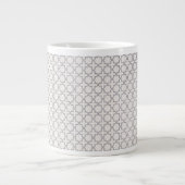 Beige islamische geometrische Muster Jumbo-Tasse (Vorderseite)