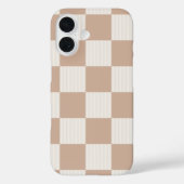Beige kariertes Schachbrettmuster mit Neutralbraun Case-Mate iPhone Hülle (Rückseite)