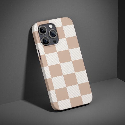 Beige kariertes Schachbrettmuster mit Neutralbraun Case-Mate iPhone Hülle