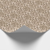 Beige Leopardendrucke. Geschenkpapier (Ecke)