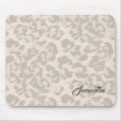 Beige Leopardendrucke. Mousepad (Vorne)