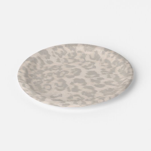 Beige Leopardendrucke. Pappteller (Schrägansicht)