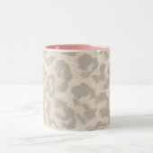 Beige Leopardendrucke. Zweifarbige Tasse (Mittel)