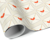 Beige Liebe Notes Red Heart Envelope Pattern Geschenkpapier (Rolleneckpunkt)
