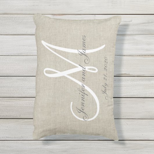 Beige Linen Gray White Monogram Wedding Keepake Kissen Für Draußen (Rückseite(Vertikal))