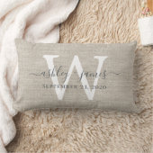 Beige Linen White Monogram Wedding Keepake Lendenkissen (Decke)