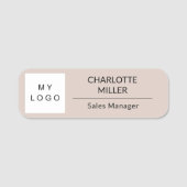 Beige Logo Mitarbeiter modern Namensschild (Vorderseite)