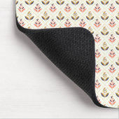 Beige Mauspad mit sich wiederholendem Blumenmuster (Ecke)