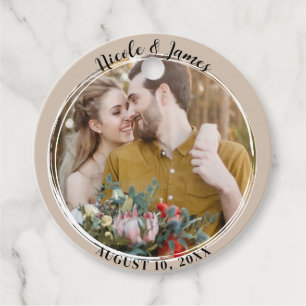 Beige Minimal Trendy Rund Hochzeitsfoto Geschenkanhänger