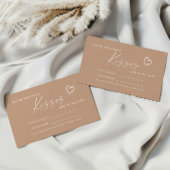 Beige Minimalistisch Wie viele Kisses Shower Game  Platzkarte