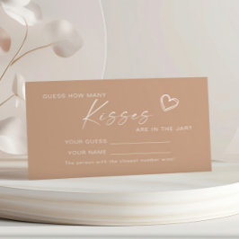 Beige Minimalistisch Wie viele Kisses Shower Game  Platzkarte