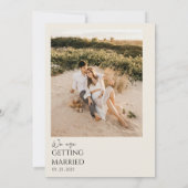 Beige Minimalistische Boho-neutrale Foto-Hochzeit Einladung (Rückseite)