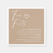 Beige Minimalistische Fun Facts Wedding Napkins Serviette (Vorderseite)