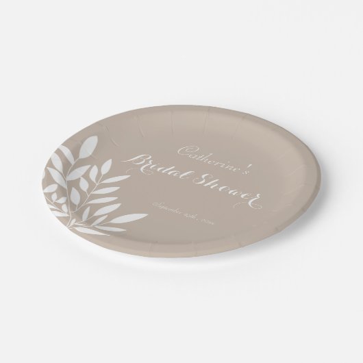 Beige minimalistisches Brautparty Pappteller (Schrägansicht)