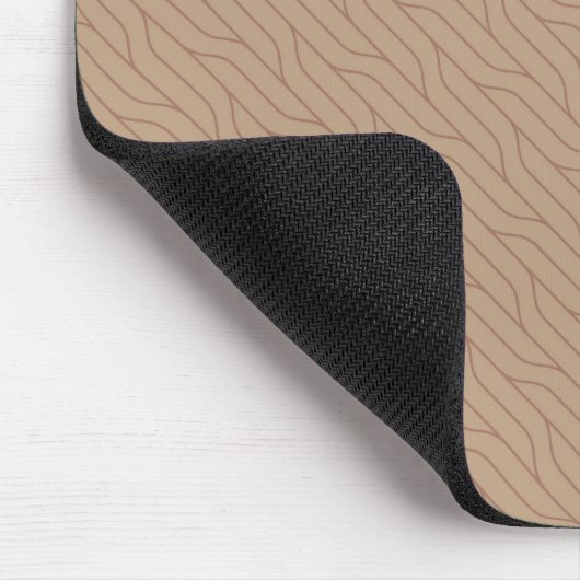 Beige Mocha Mousse Brown Wavy Line Muster Buffet Mousepad (Ecke)