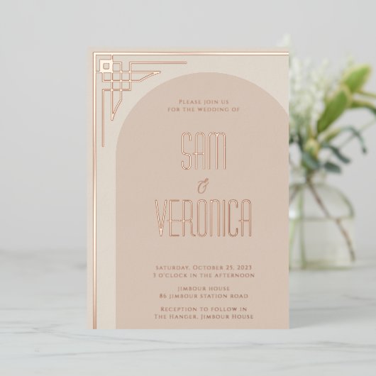 Beige Moderne Deko Arch Foil Einladung (Stehend vorne)