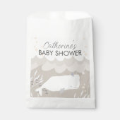 Beige neutrale weiße Whale Babydusche Geschenktütchen (Vorderseite)